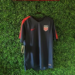 Brand new USA Nike Dri-fit soccer jersey sz(L)